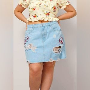 - CLEARANCE! New Distressed Denim Skirt sz 0X(14w) (4/$10)